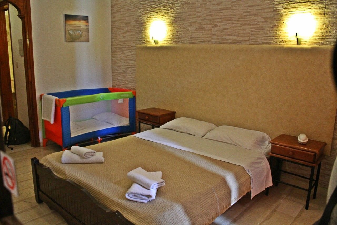 Tina Hotel Limni Room photo